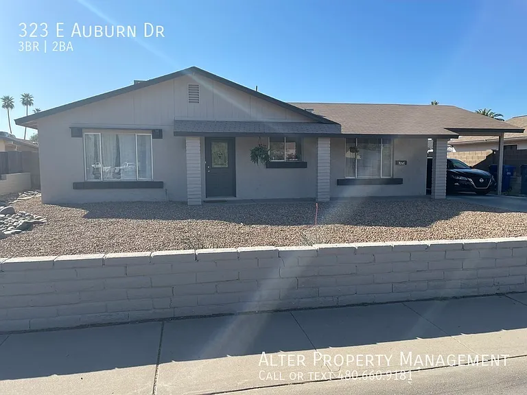 323 E Auburn Dr — Photo 1