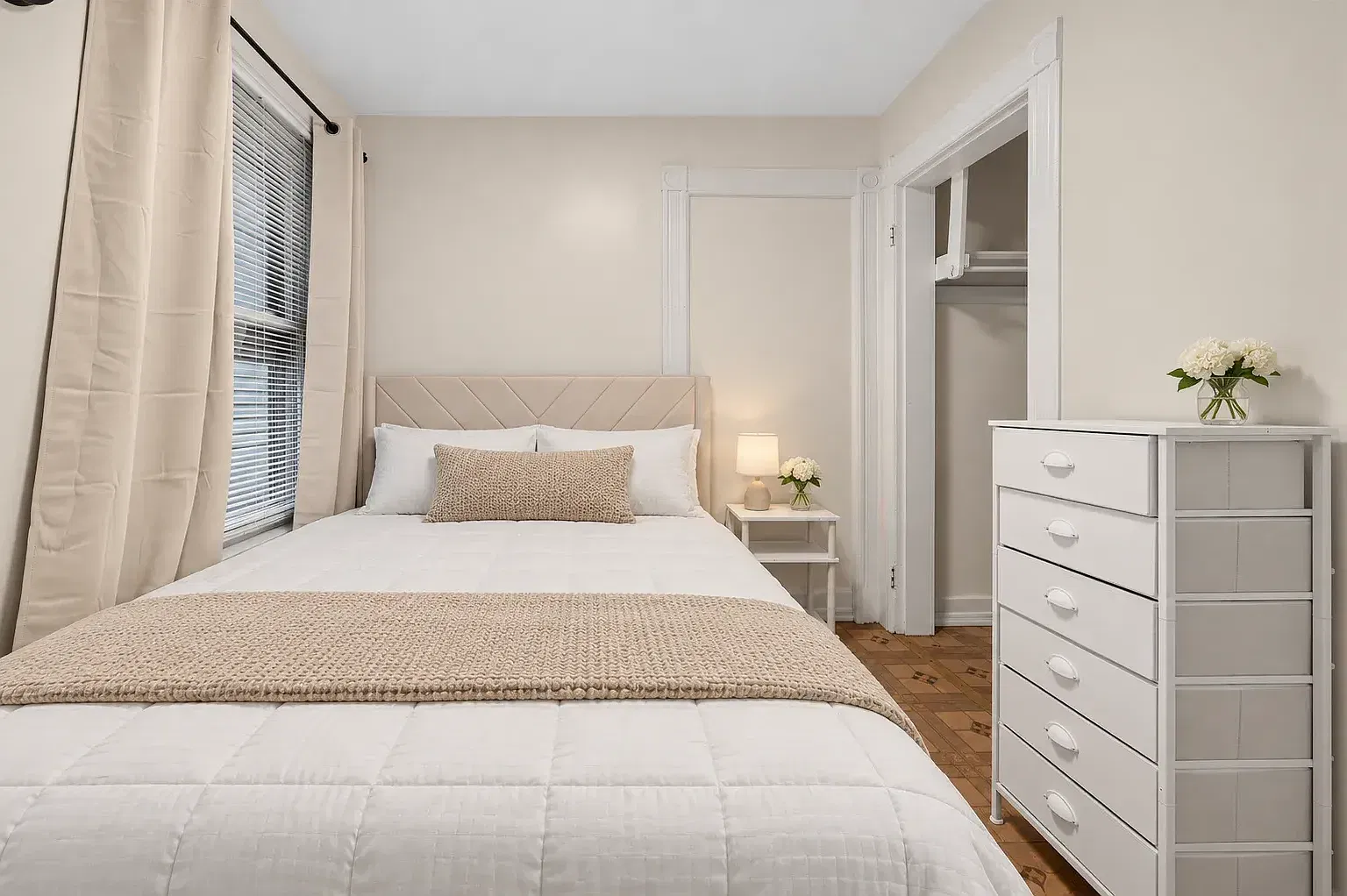 5 bed, 800 sqft, $1,050 — Photo 2