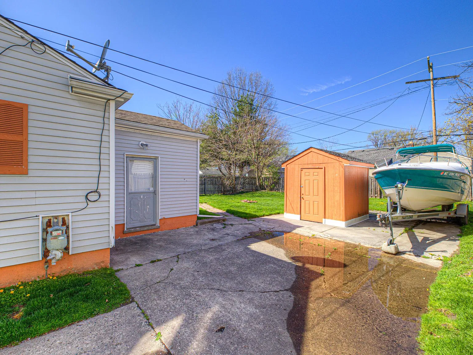 3 bed, 1074 sqft, $1,575 — Photo 3