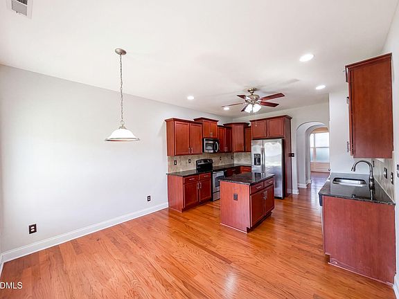 2nd image of 940 Pecan Grove Loop