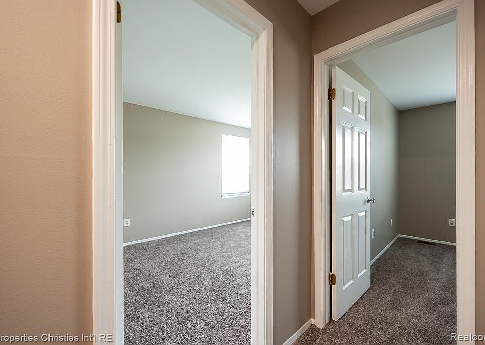 15818 Charleston Dr, photo 28