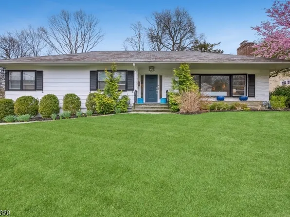 101 Essex Rd, Summit City, NJ 07901