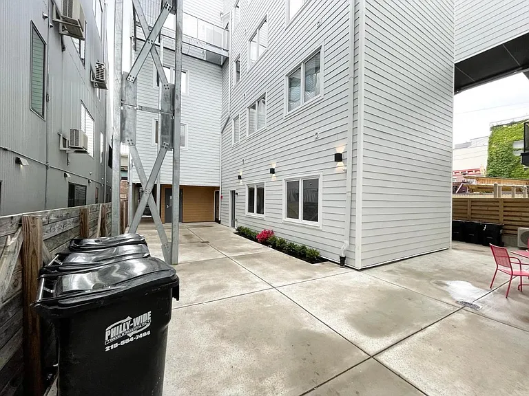 1309 Hope St #I — Photo 13