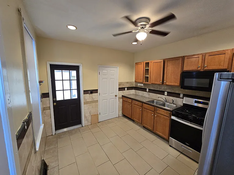 147 W Douglass St #1 — Photo 8