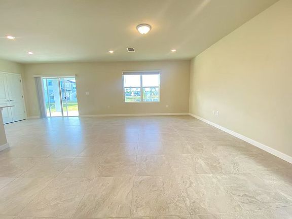 5th image of 910 Rivers Crossing St