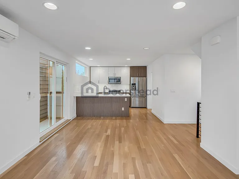 4226 Evanston Ave N — Photo 12