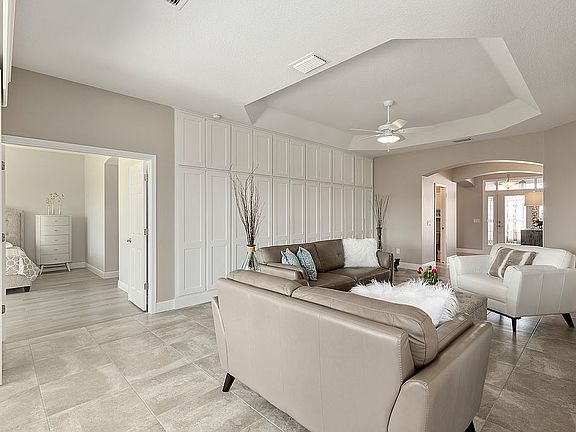 5th image of 566 Woodbridge Way