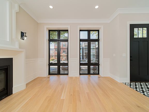 3rd image of 2419 N Greenview Ave