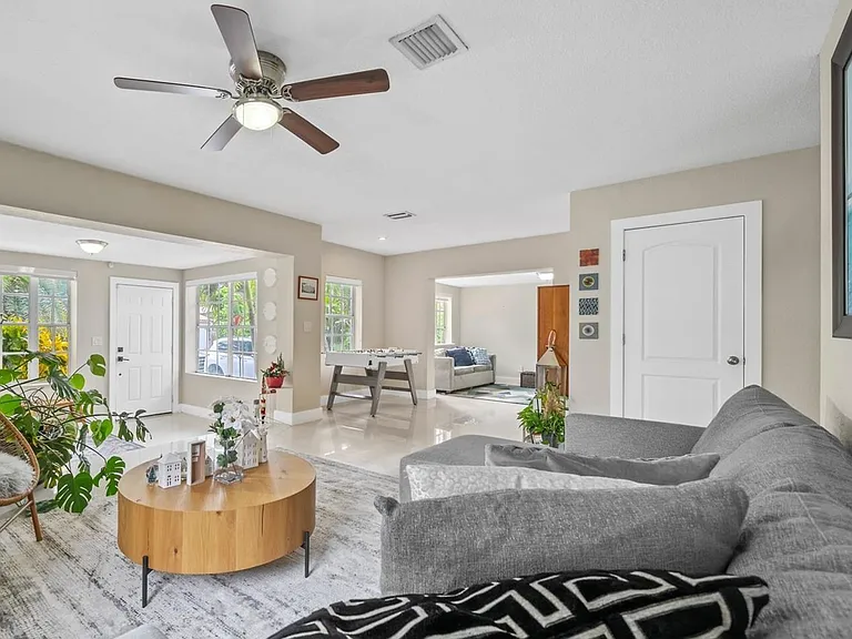 4455 SW 10th St #SFH — Photo 7