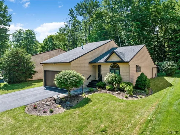 3406 Grey Birch Dr, Baldwinsville, NY 13027