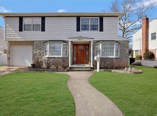 61 Devonshire Dr, New Hyde Park, NY 11040