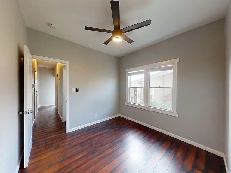 5452 Bancroft Ave — Photo 29