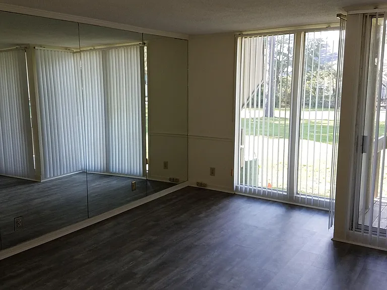1002 Seacliff Dr N #1002 — Photo 3