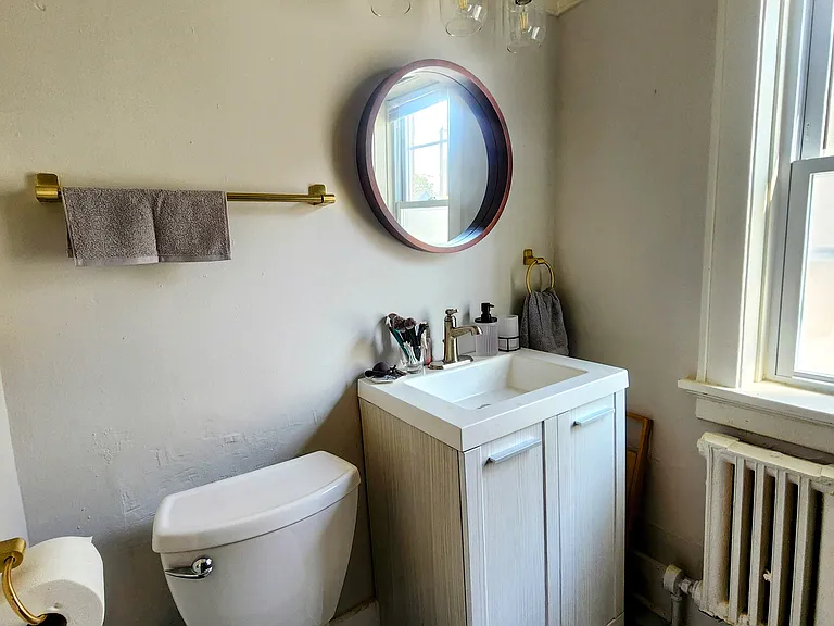 1027 E Center St #6 — Photo 8