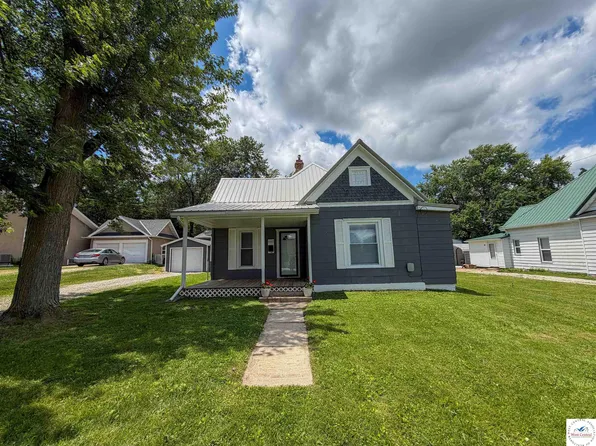 307 S Maple St, Versailles, MO 65084