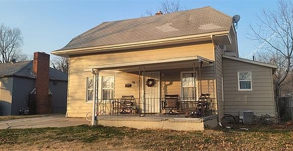 3rd image of 4272 E 62nd St
