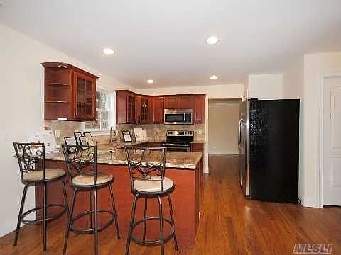 3rd image of 2 Terryann Ct