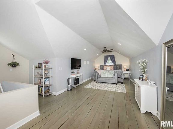 3rd image of 411 W Corrington Ave