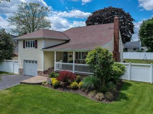 102 Massapequa Ave, Massapequa, NY 11758