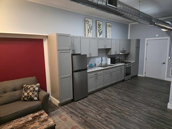 4th image of 311 Broadway