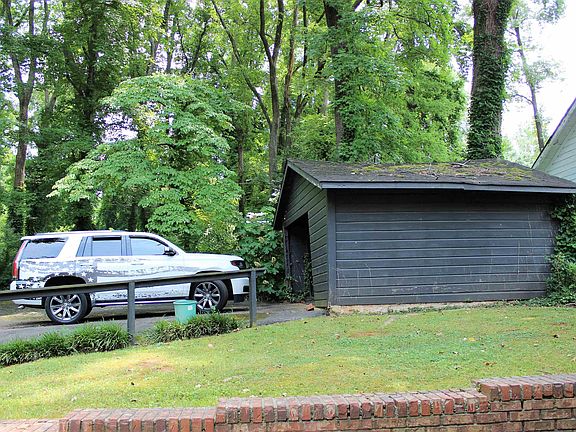4th image of 630 Crystal Dr