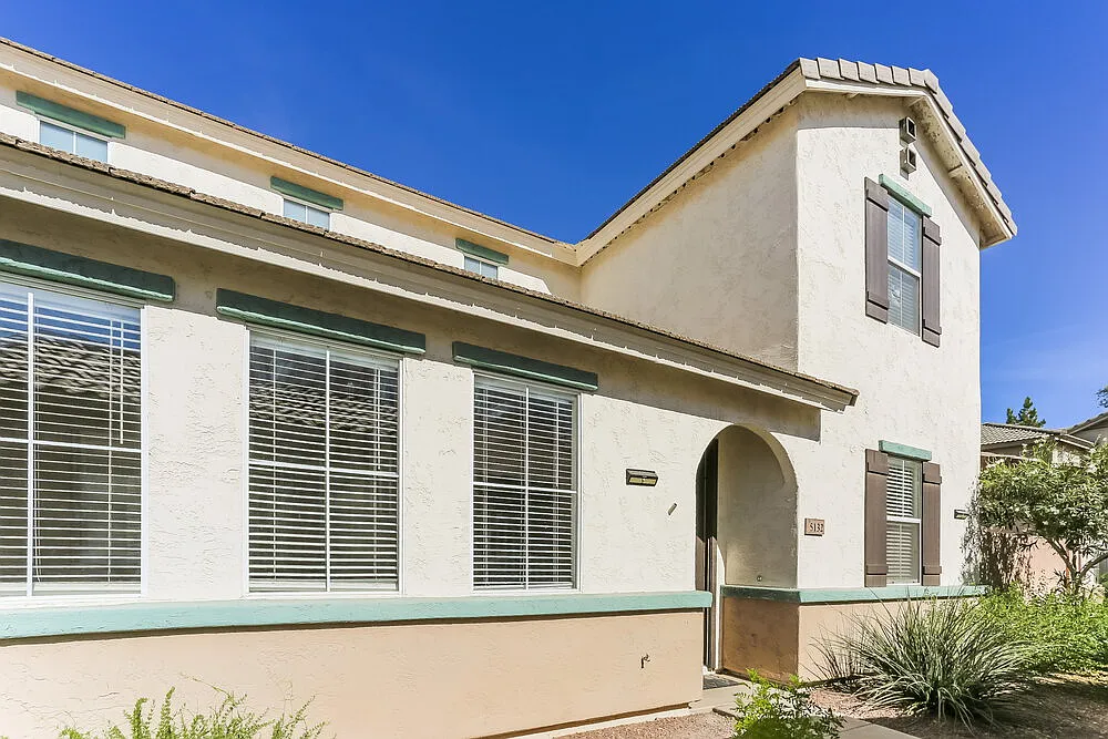 4 bed, 2.5 bath, 2002 sqft, $2,185 — Photo 1
