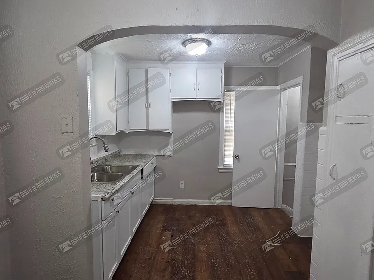 19335 Hoover St — Photo 15