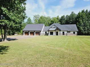 227 Middle Rd, Flora, MS 39071