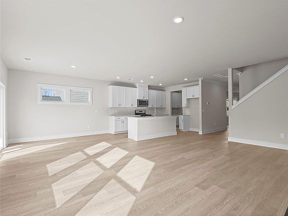 5th image of 304 Lorca Dr