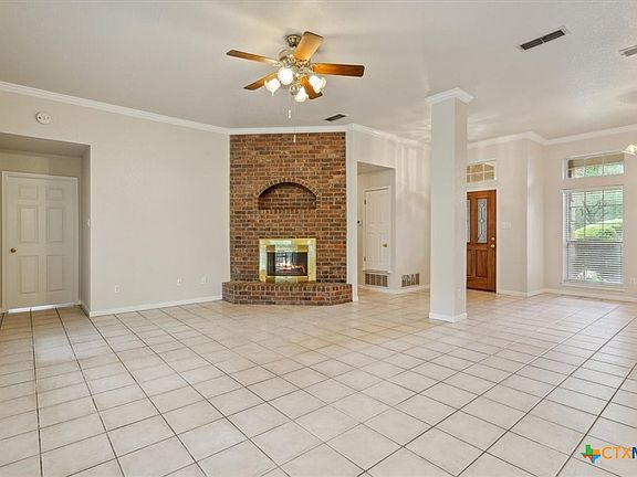 4th image of 1002 Crescent Dr