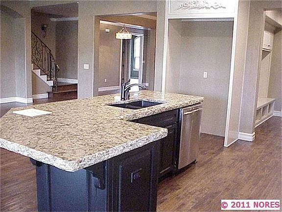 5th image of 645 W 78th Pl