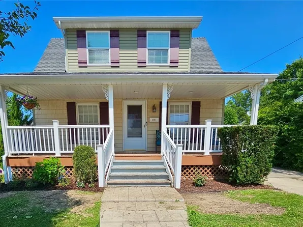 1853 Robindale St, Wickliffe, OH 44092