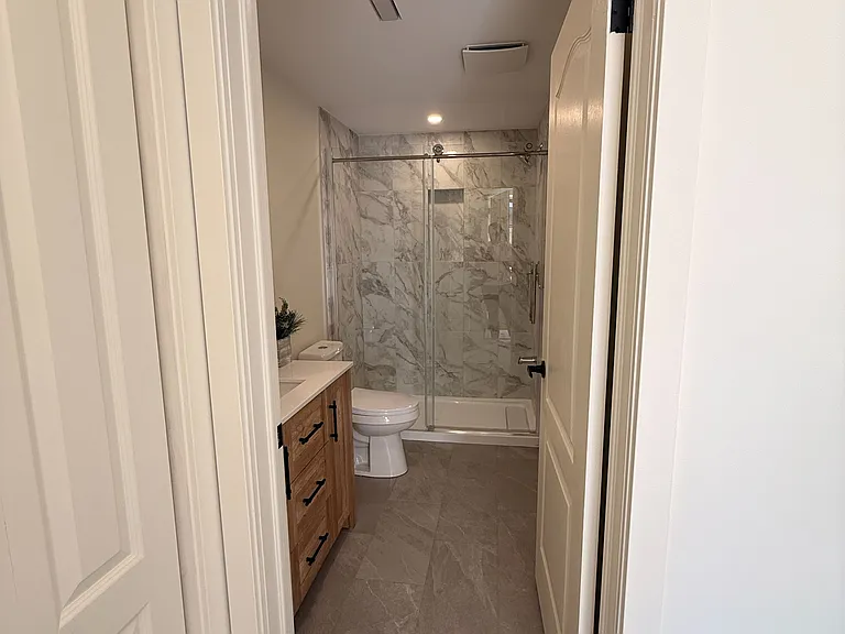31 Brenlyn Ct #LOWER — Photo 12