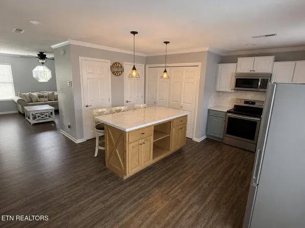 102 Village Trce APT 13, Kingston, TN 37763
