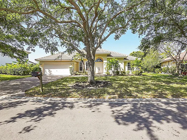 1574 NW 103rd Ter — Photo 4