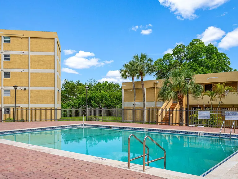 9170 Fontainebleau Blvd #301 — Photo 34