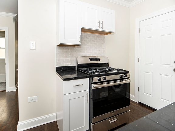 3rd image of 3817 N Greenview Ave #30W