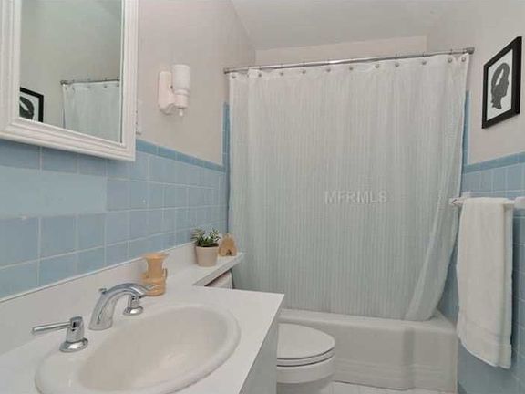 5th image of 1904 S Holly Ln