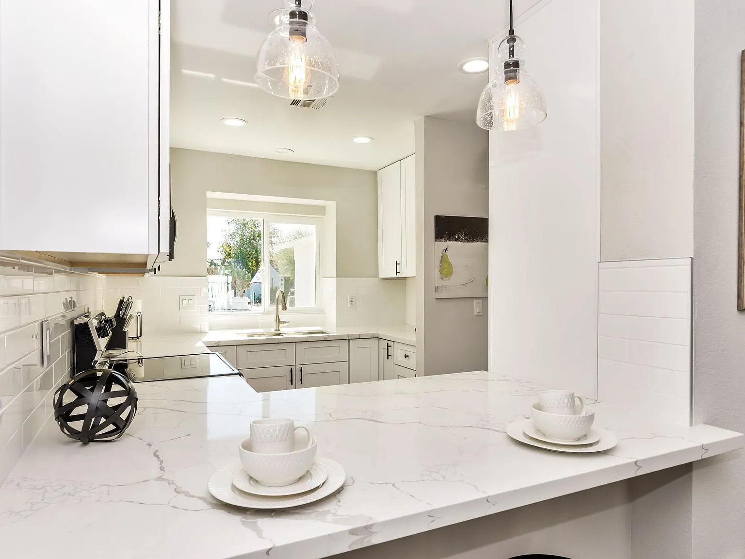 418 W Kings Ave — Photo 3