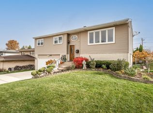 8555 Blue Ridge Ave, Hickory Hills, IL 60457