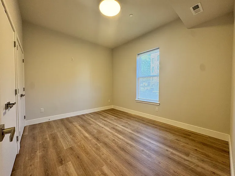 5222-24 Chester Ave #10 — Photo 13