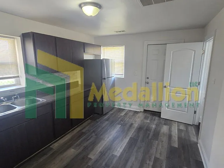 9341 S Parnell Ave — Photo 12