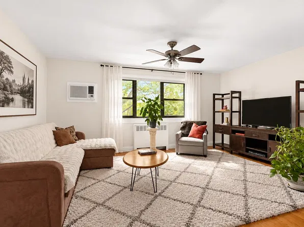 8411 Shore Pkwy #4, Howard Beach, NY 11414