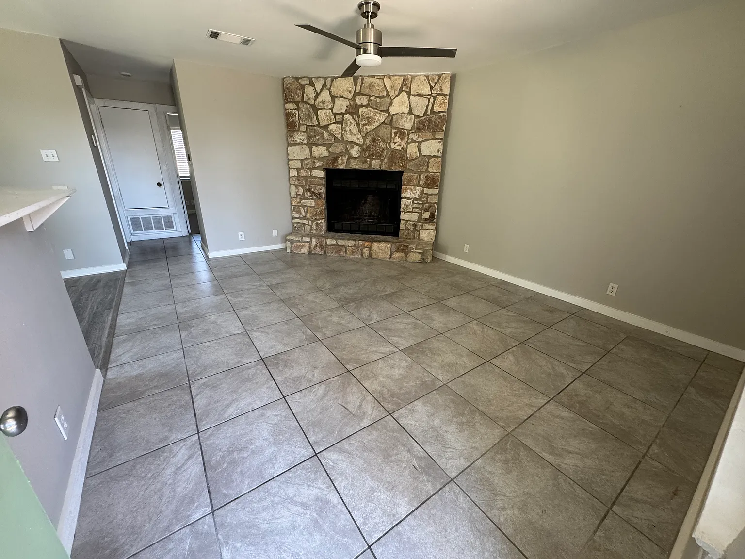 2 bed, 780 sqft, $1,200 — Photo 2