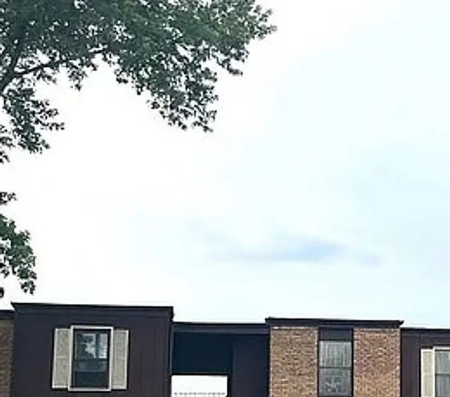 2525 W Monroe St — Photo 1