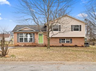 1013 Cooper Dr, Oak Grove, KY 42262