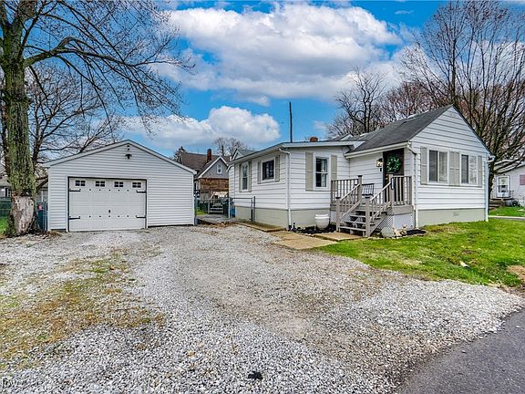 2nd image of 1517 2nd St