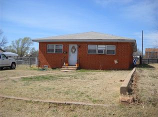 803 N 3rd St, Sayre, OK 73662