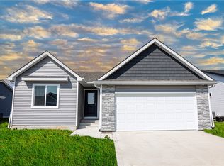 325 NW Newhaven Dr, Waukee, IA 50263