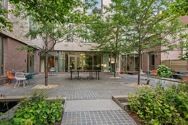 Rented by Lisa Management | media 7